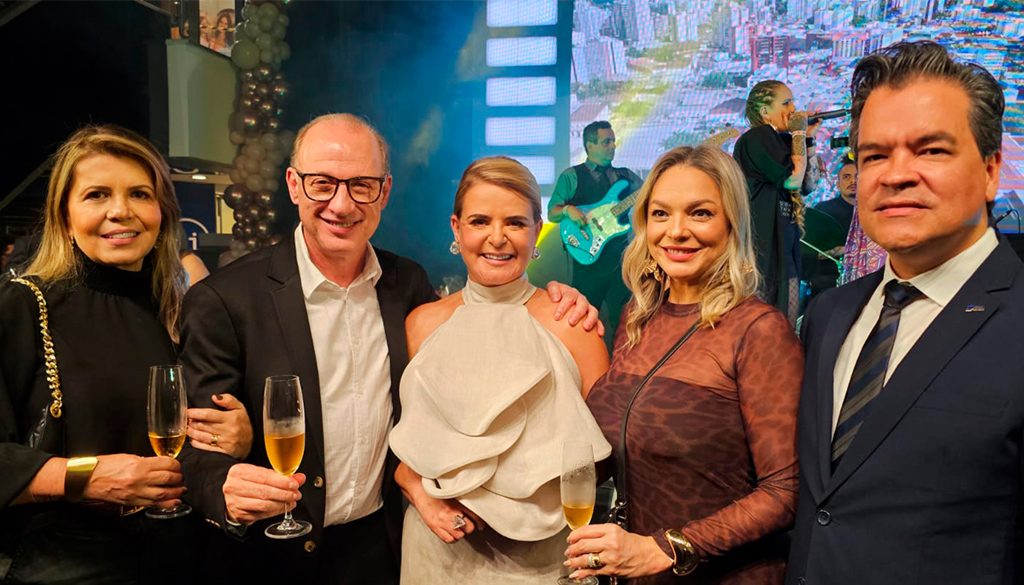 Shopping Mueller homenageia Carlos e Clara Grendene